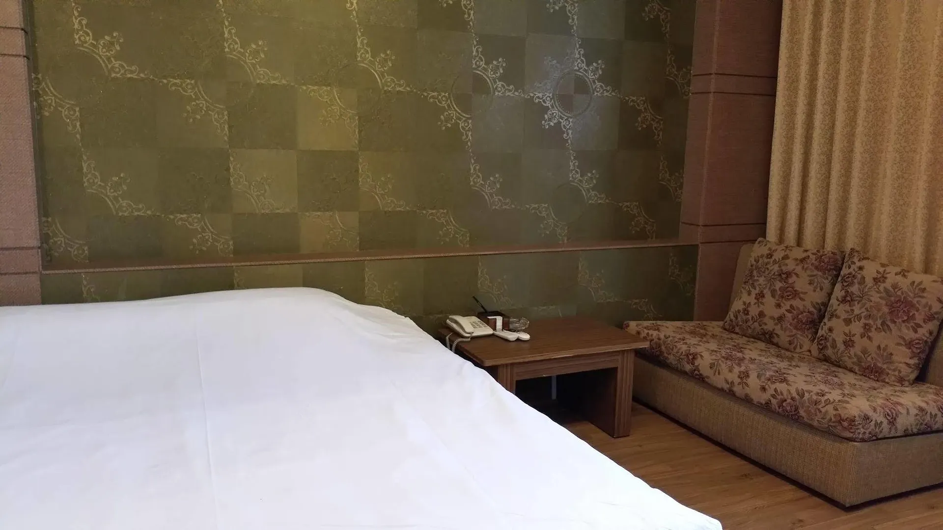 J-One Hotel Czedżu 2*,  Korea Południowa